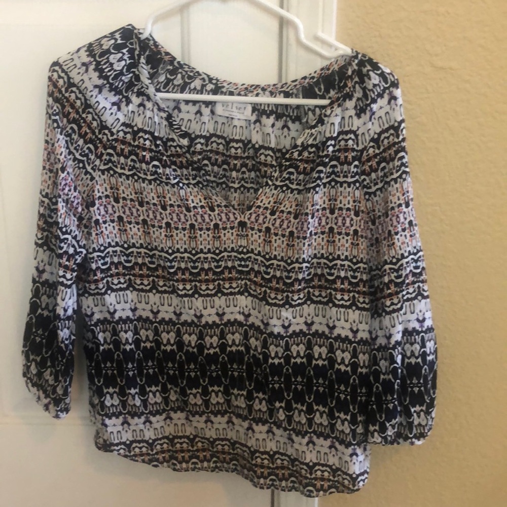 Velvet by Graham & Spencer Black White Patterned V-neck Blouse